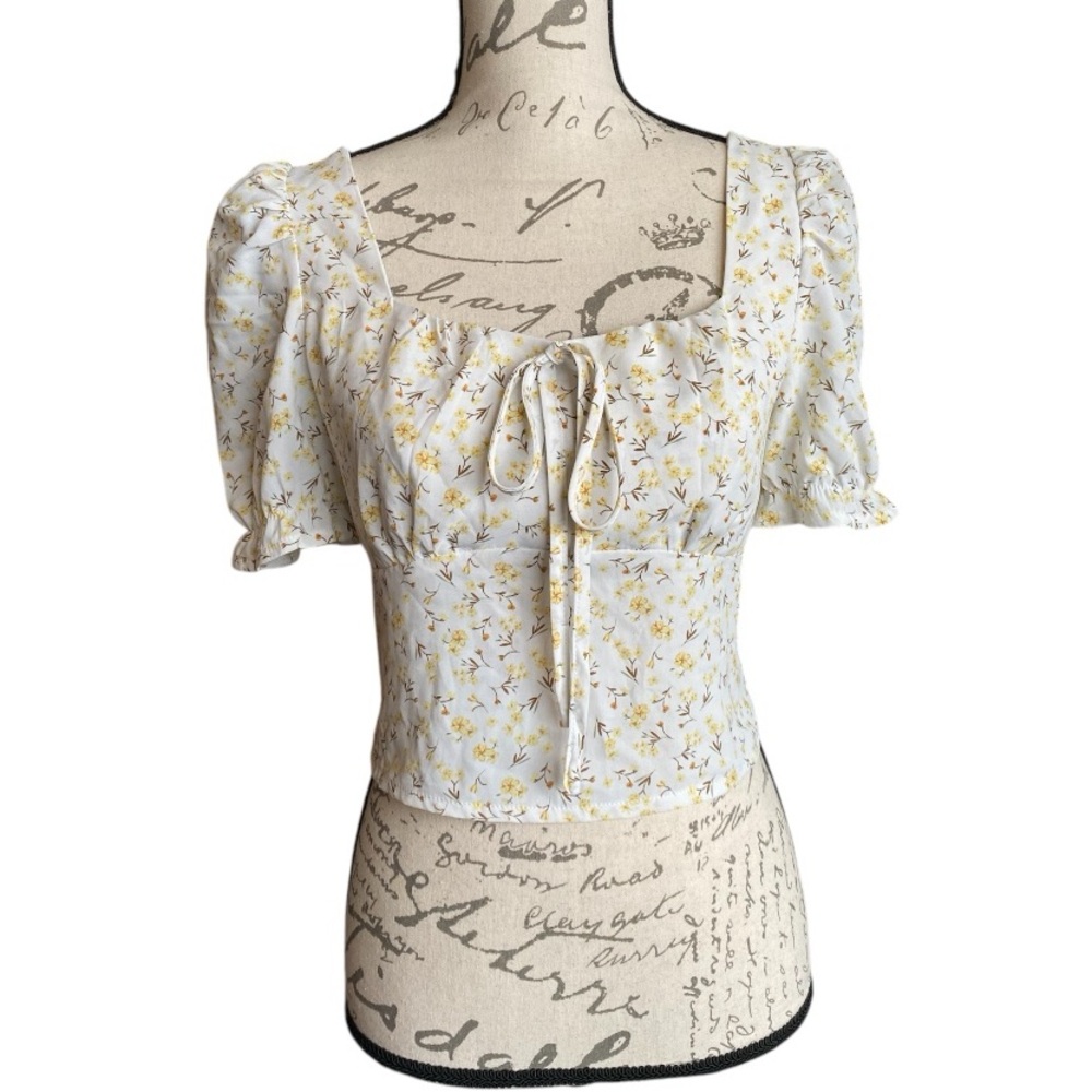 SHEIN Short Sleeve Pullover Floral Blouse Medium Cream/Off White & Yellow EUC